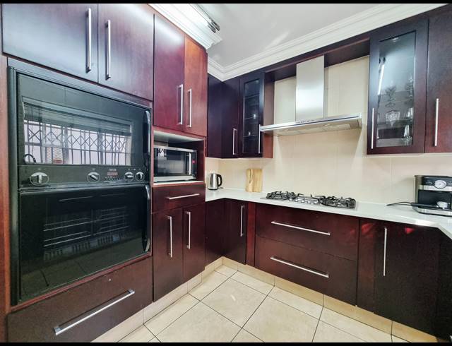 5 BEDROOM HOUSE TO LET IN BEDFORDVIEW